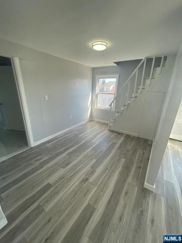 569 Broadway, Paterson, NJ 07514