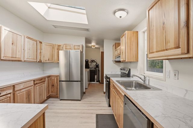 8325 E Lindgren St, Spokane, WA 99217