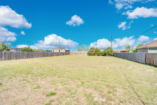 904 Martin, Italy, TX 76651