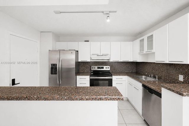 2016 Bay Dr 504, Miami Beach, FL 33141
