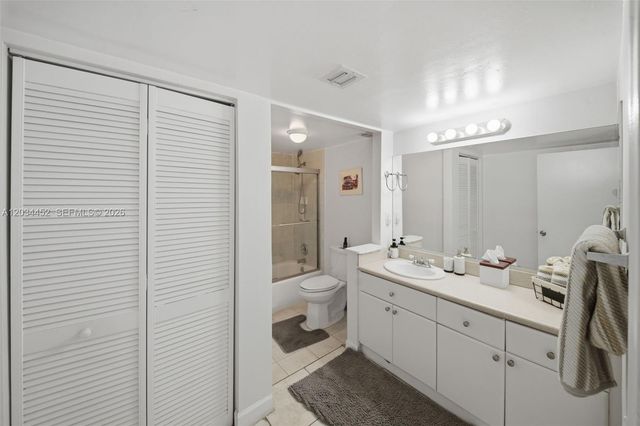 2016 Bay Dr 504, Miami Beach, FL 33141