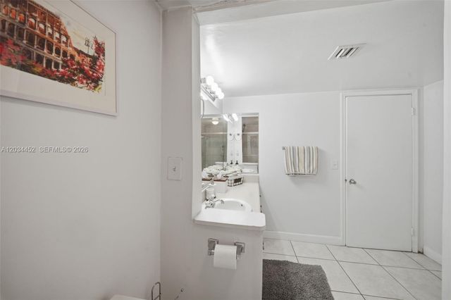 2016 Bay Dr 504, Miami Beach, FL 33141