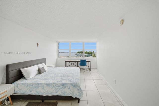 2016 Bay Dr 504, Miami Beach, FL 33141