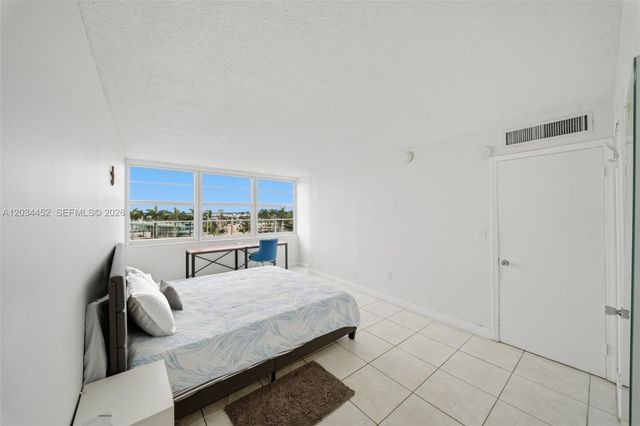 2016 Bay Dr 504, Miami Beach, FL 33141