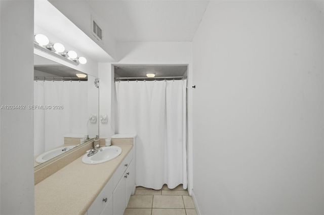 2016 Bay Dr 504, Miami Beach, FL 33141
