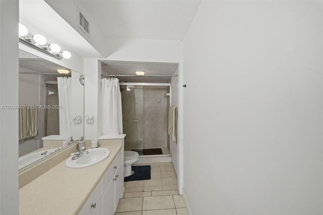 2016 Bay Dr 504, Miami Beach, FL 33141