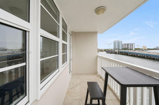 2016 Bay Dr 504, Miami Beach, FL 33141