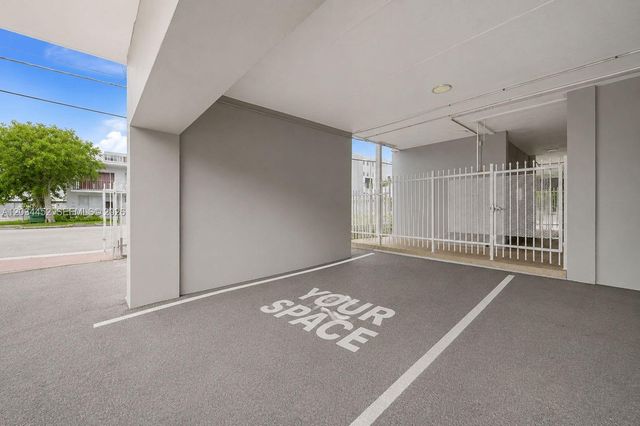 2016 Bay Dr 504, Miami Beach, FL 33141