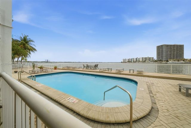 2016 Bay Dr 504, Miami Beach, FL 33141
