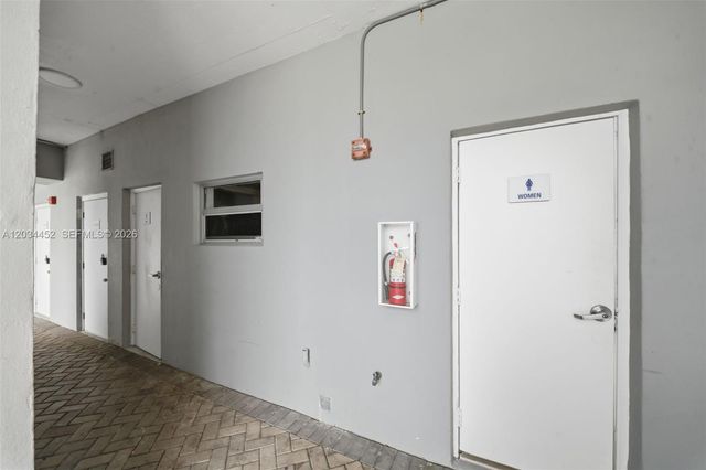 2016 Bay Dr 504, Miami Beach, FL 33141