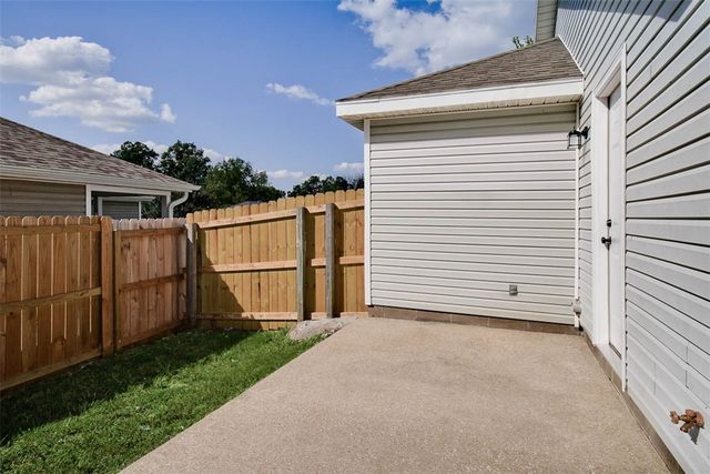 2411 Choctaw Street, Bentonville, AR 72712