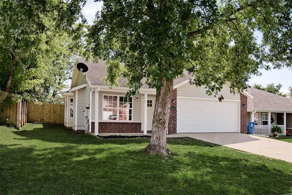 2411 Choctaw Street, Bentonville, AR 72712