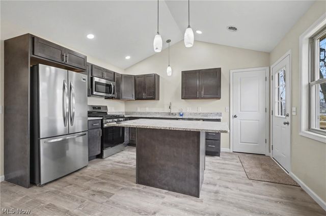 1444 Buckeye Circle, Salem, OH 44460