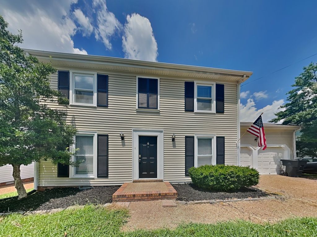 5029 English Village Dr, Nashville, TN 37211