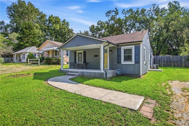 2015 S Ash Avenue, Independence, MO 64052