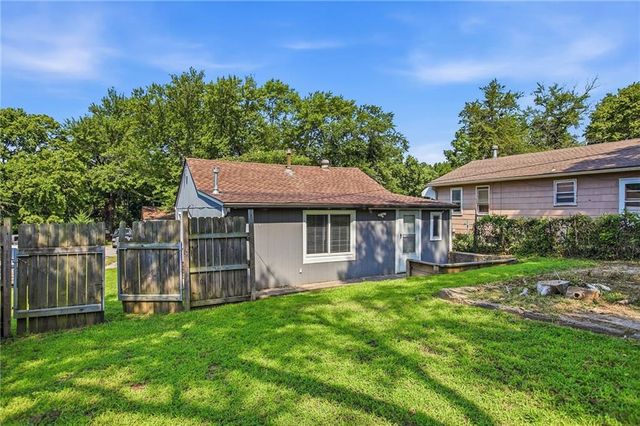 2015 S Ash Avenue, Independence, MO 64052