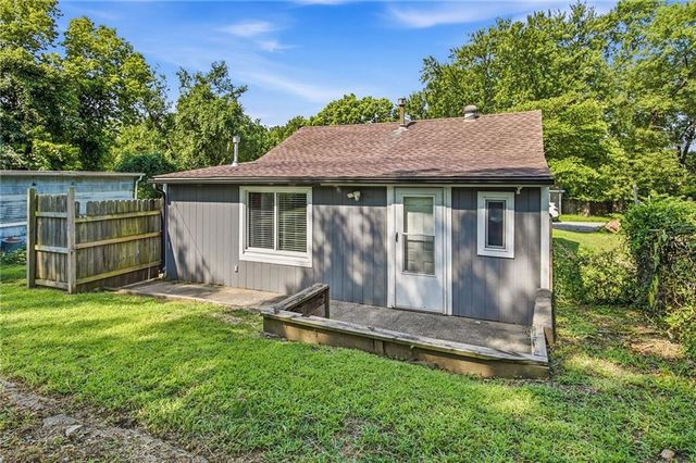 2015 S Ash Avenue, Independence, MO 64052