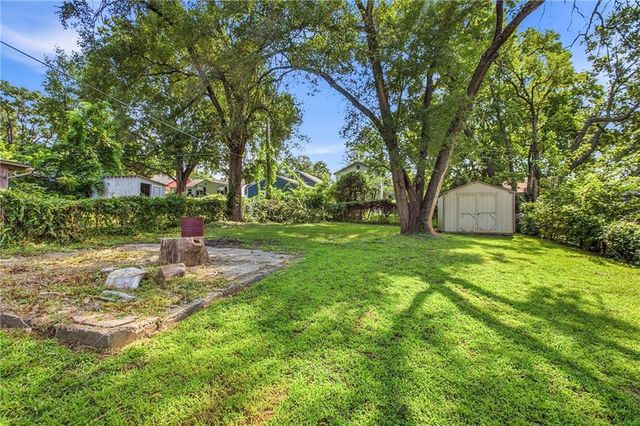2015 S Ash Avenue, Independence, MO 64052