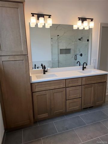 54921 Palomino Dr, Shelby, MI 48316
