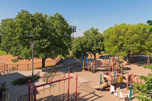 885 Linwood Avenue, Saint Paul, MN 55105