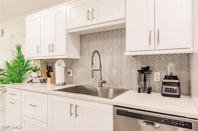 96 Wickliffe DR, Naples, FL 34110