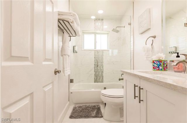 96 Wickliffe DR, Naples, FL 34110