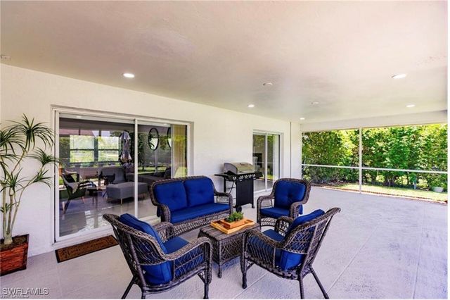 96 Wickliffe DR, Naples, FL 34110