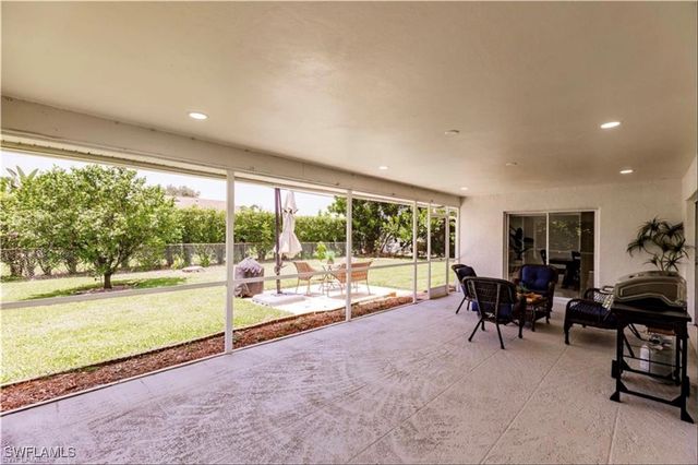 96 Wickliffe DR, Naples, FL 34110