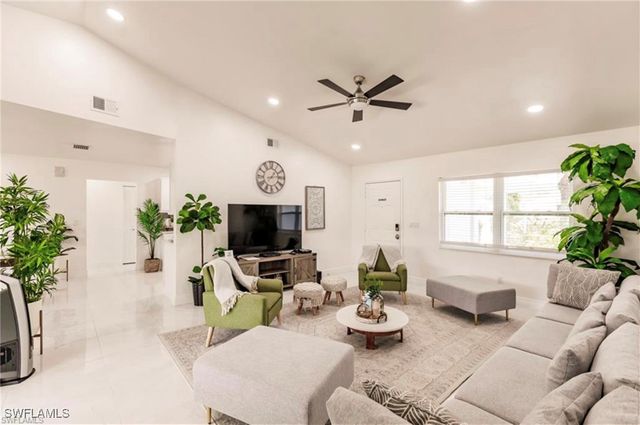 96 Wickliffe DR, Naples, FL 34110