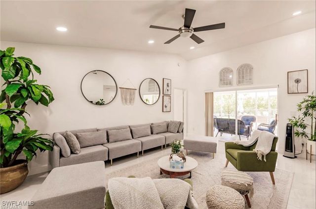 96 Wickliffe DR, Naples, FL 34110