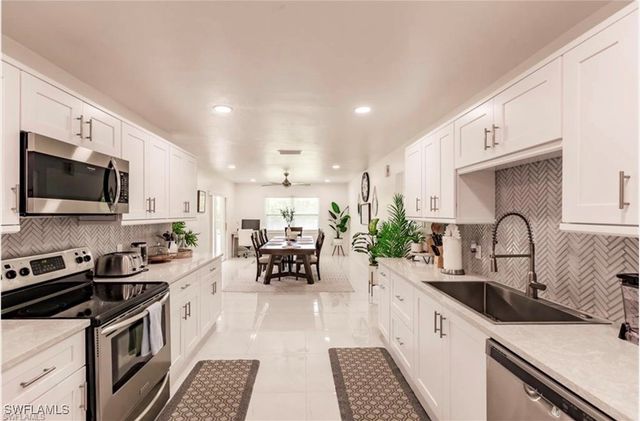 96 Wickliffe DR, Naples, FL 34110