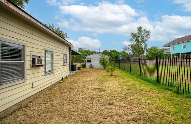 118 4th Street, Dickinson, TX 77539