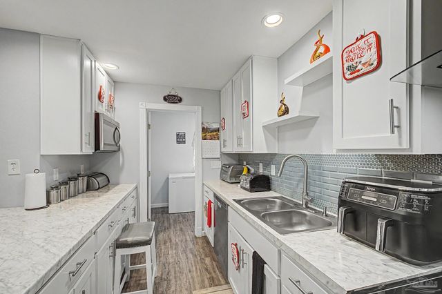 5706 Ventura Ln, Pensacola, FL 32526