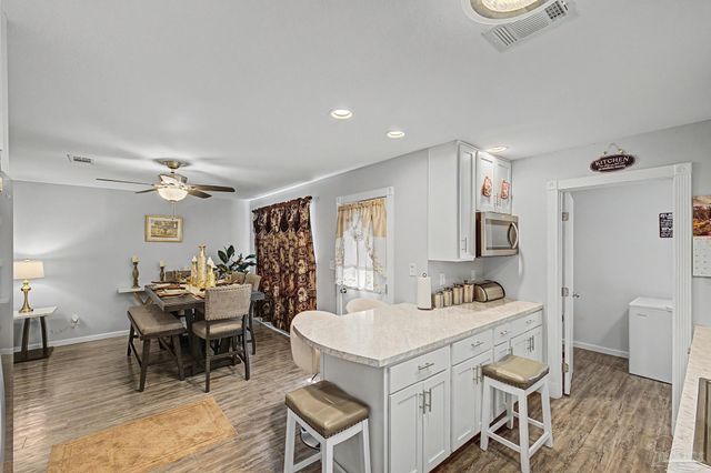 5706 Ventura Ln, Pensacola, FL 32526