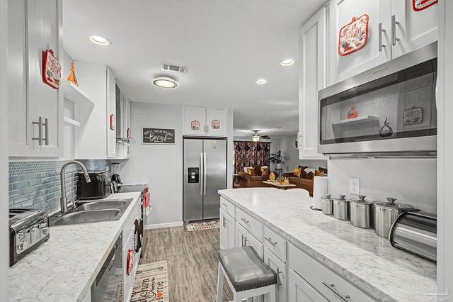 5706 Ventura Ln, Pensacola, FL 32526