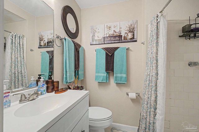 5706 Ventura Ln, Pensacola, FL 32526