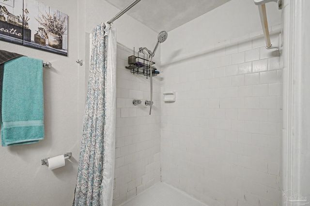5706 Ventura Ln, Pensacola, FL 32526
