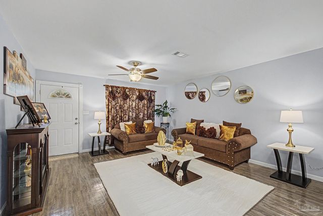 5706 Ventura Ln, Pensacola, FL 32526