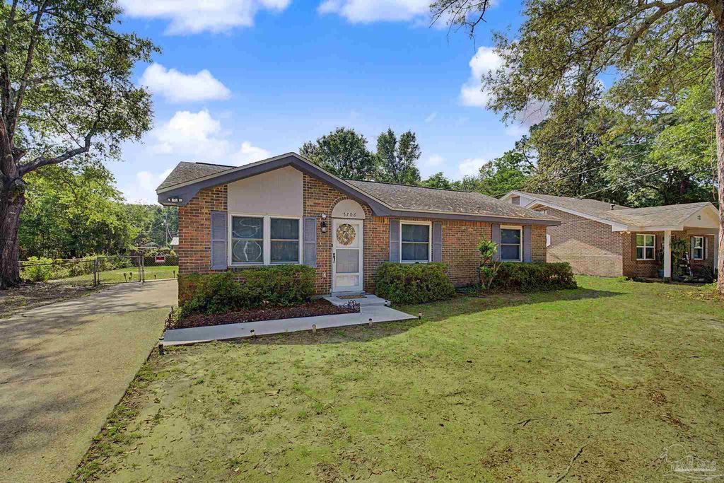 5706 Ventura Ln, Pensacola, FL 32526