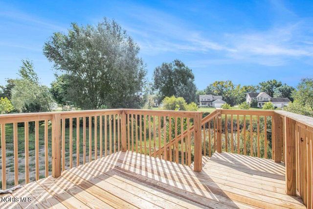 323 Crabtree Lane, Delta, OH 43515