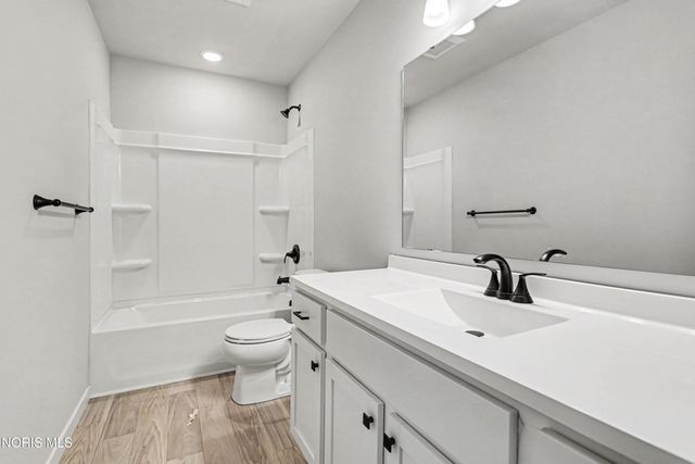 323 Crabtree Lane, Delta, OH 43515