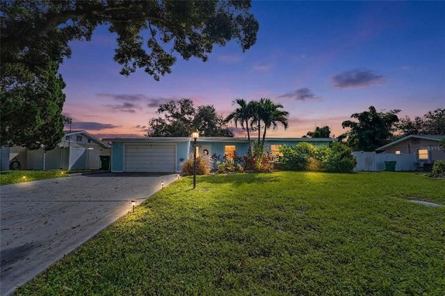 8465 RIDGEWOOD CIRCLE, Seminole, FL 33772