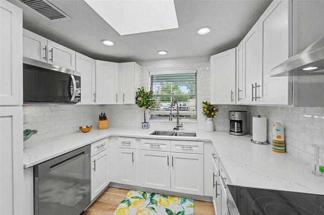 8465 RIDGEWOOD CIRCLE, Seminole, FL 33772