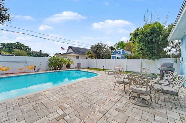8465 RIDGEWOOD CIRCLE, Seminole, FL 33772