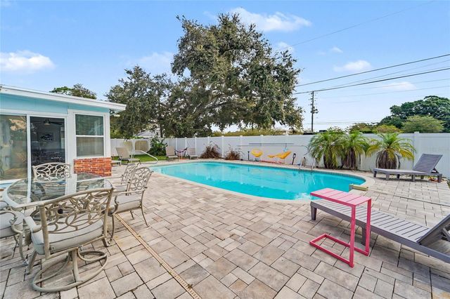 8465 RIDGEWOOD CIRCLE, Seminole, FL 33772