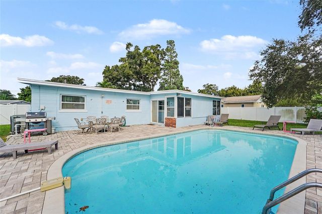 8465 RIDGEWOOD CIRCLE, Seminole, FL 33772