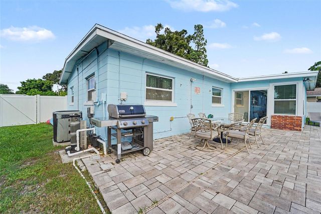 8465 RIDGEWOOD CIRCLE, Seminole, FL 33772