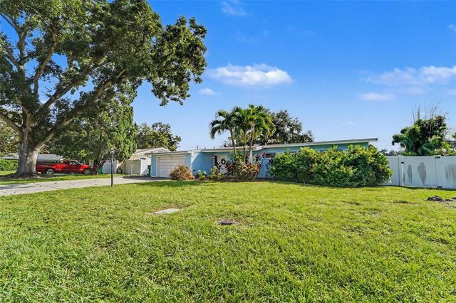8465 RIDGEWOOD CIRCLE, Seminole, FL 33772
