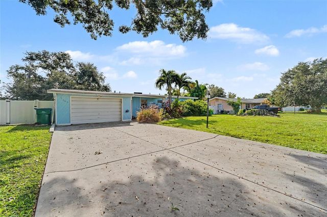 8465 RIDGEWOOD CIRCLE, Seminole, FL 33772