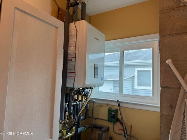 16 Vera Cruz Court, Toms River, NJ 08757